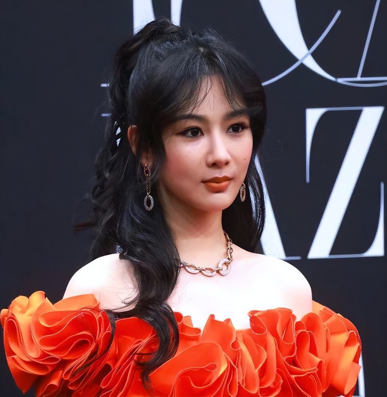 当30岁杨紫和35岁赵丽颖站在一起,我才彻底明白,什么叫顶级骨相
