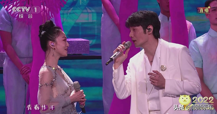 张韶涵李荣浩大眼瞪小眼，网友：这是故意的吗？