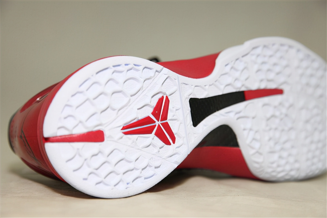 科比第六代战靴(老图新看|kobe 6元年实拍回顾(2011))
