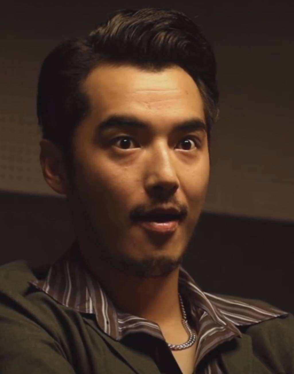 电影《扫黑决战》中，“两面人”曹志远亲手将自己判为死缓