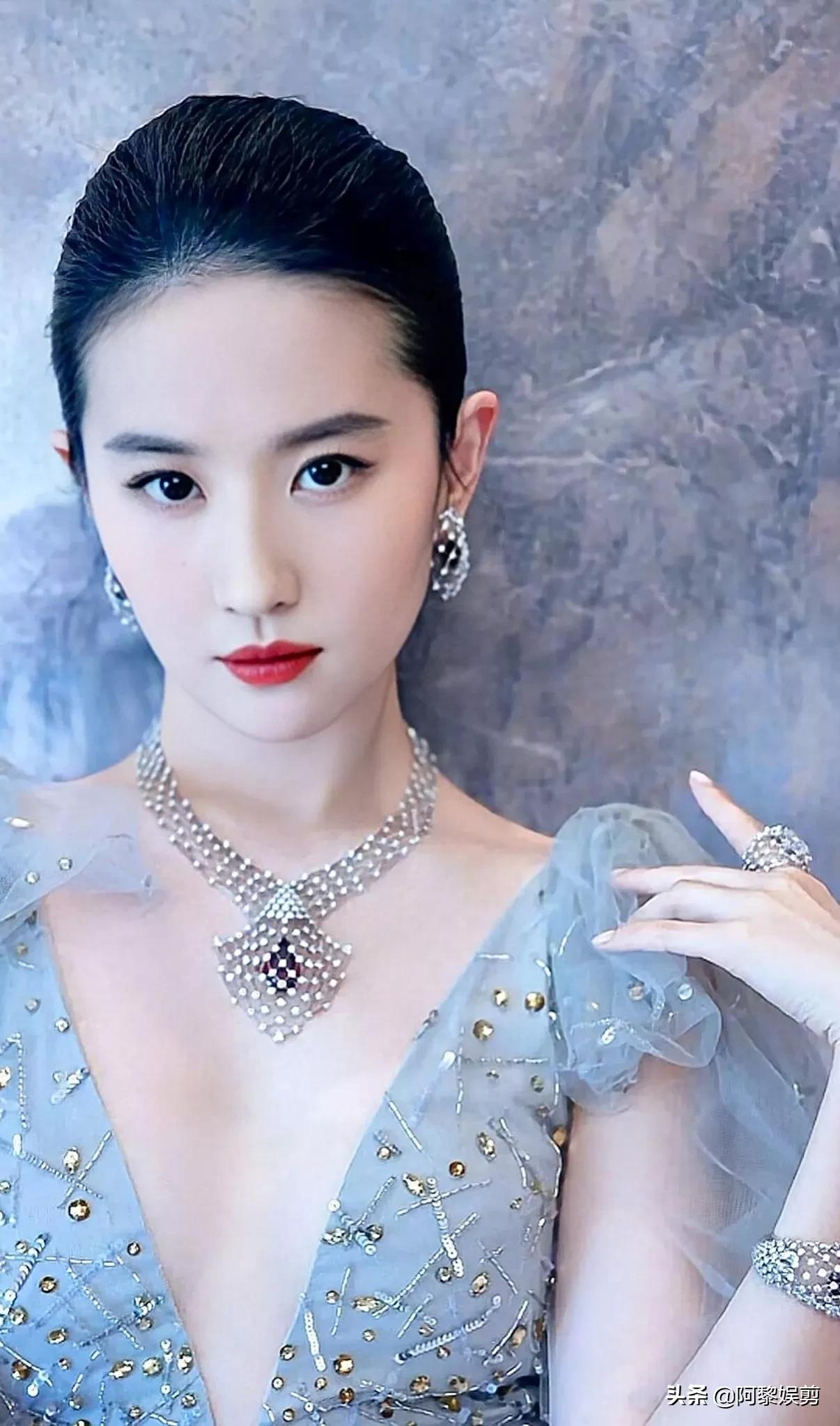 刘亦菲的这身装扮太漂亮了