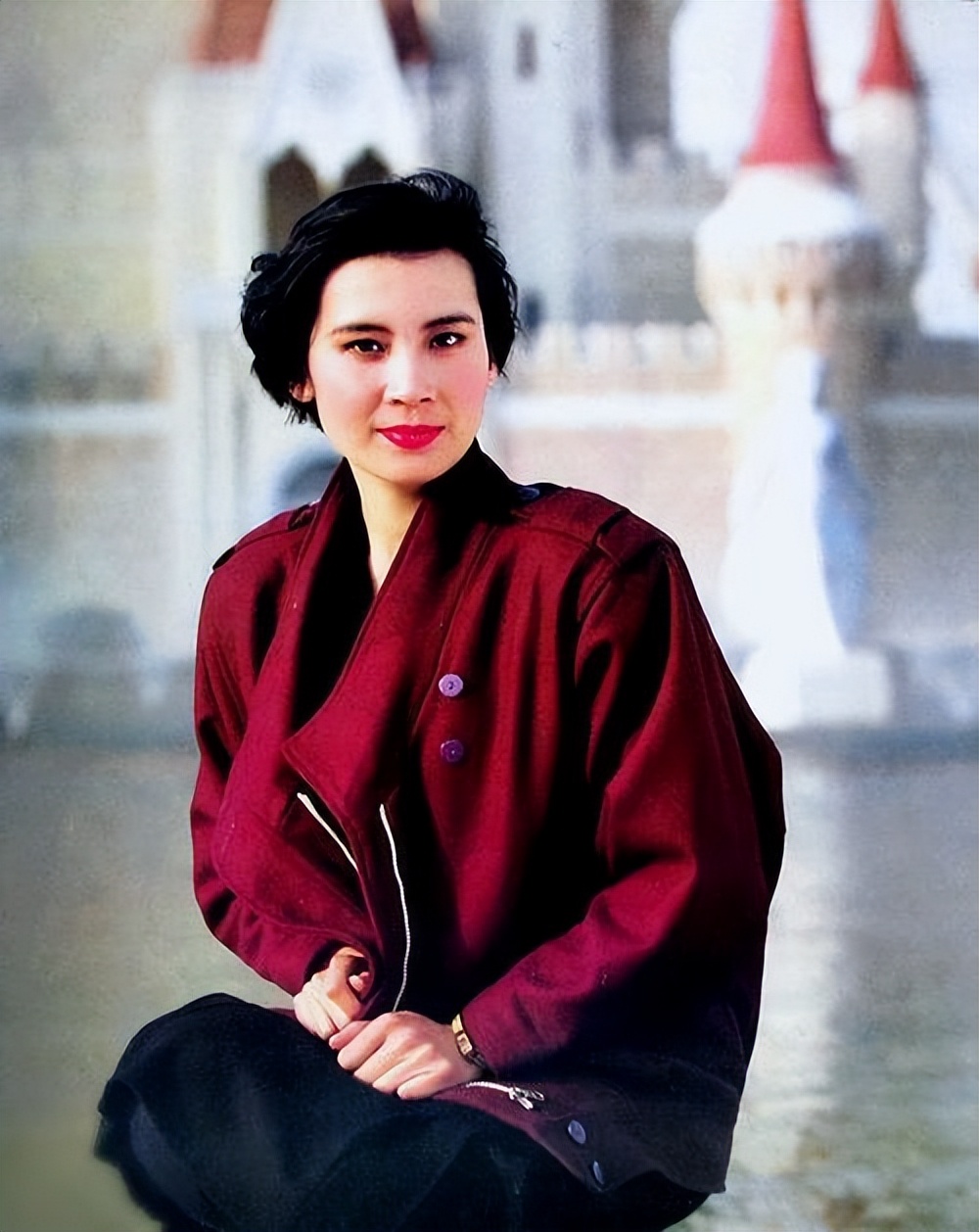 国家一级演员肖雄:当红时为了演戏而离婚,今65岁仍单身的她后悔吗