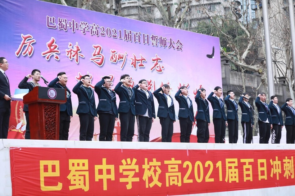 又有50名中学生被保送清华，最小一个才念初三，而且是本硕博连读