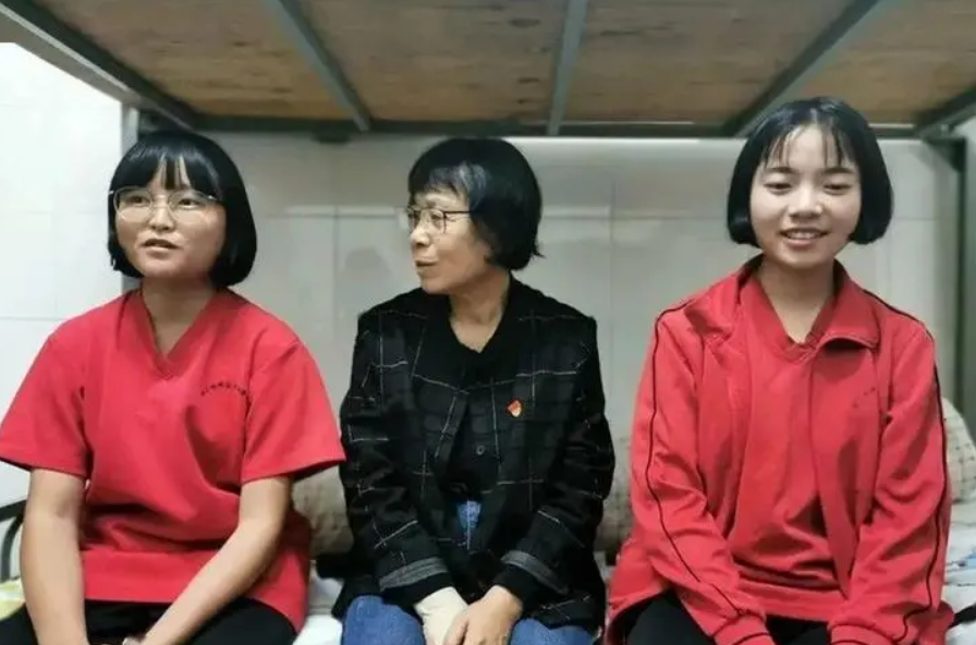 拼命三娘张桂梅校长感动身边人，领导：我们决不能捧着骨灰宣传您