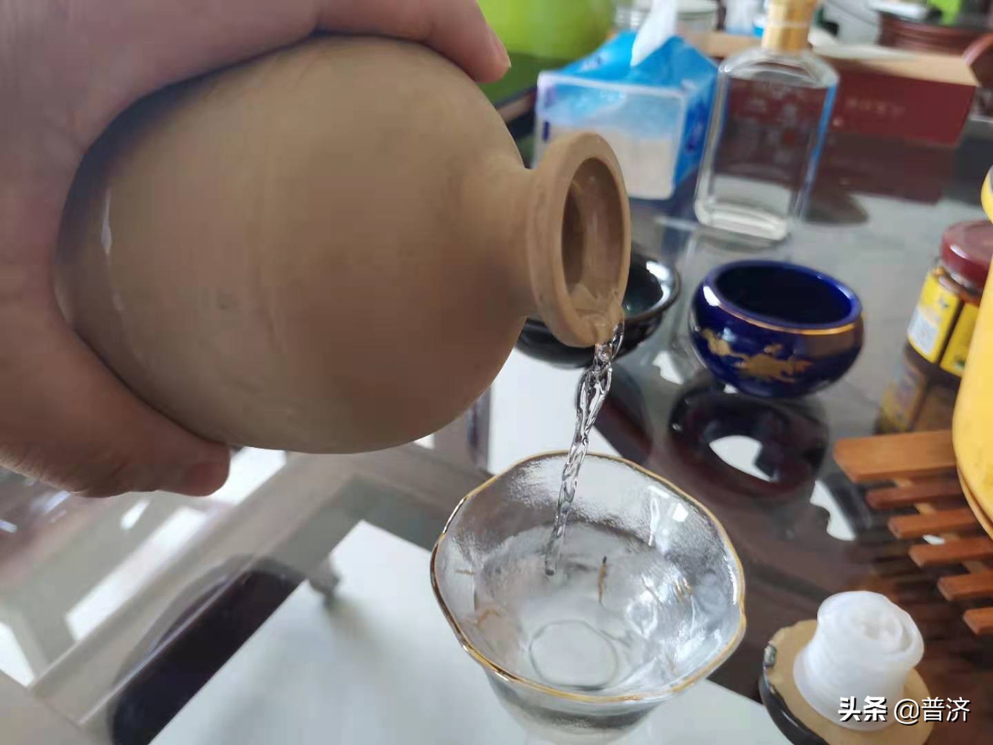 过年该撸哪样酒，没钱别想买茅台，大厂嫡系也有高质价低口粮酒？