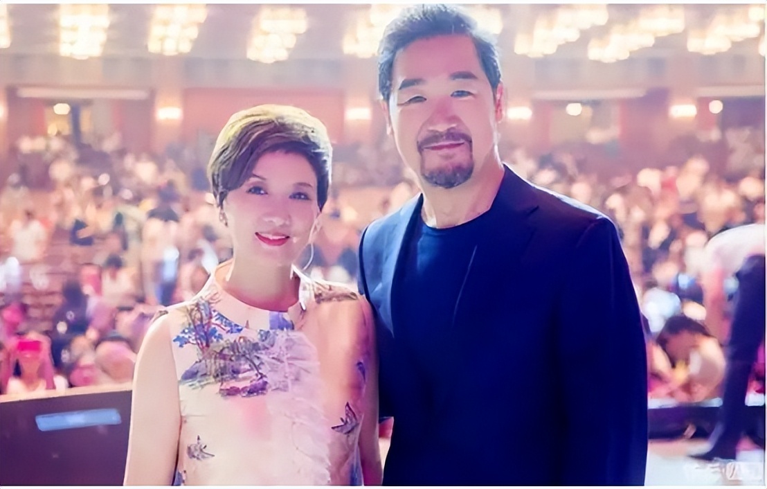 张国立为什么要离开罗秀春，转而对宜妃邓婕钟爱一生？