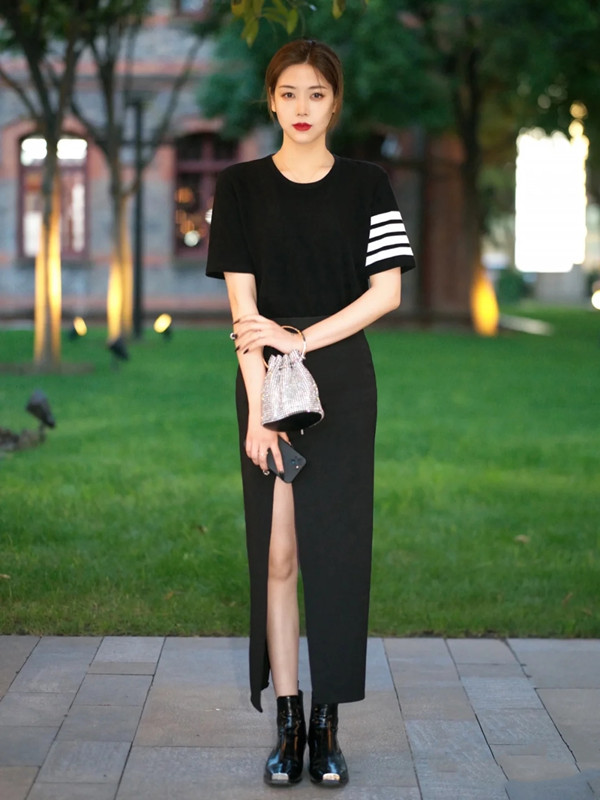 佩服夏天仍在穿“靴子”的女孩，真的挺有魅力