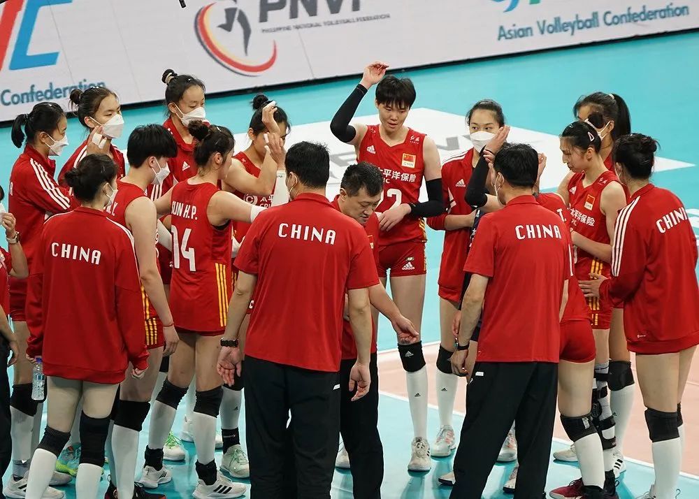 亚洲杯中国女排30完胜韩国(亚洲杯中国女排3比0完胜韩国，获得开门红，第二局25比8打蒙对手)