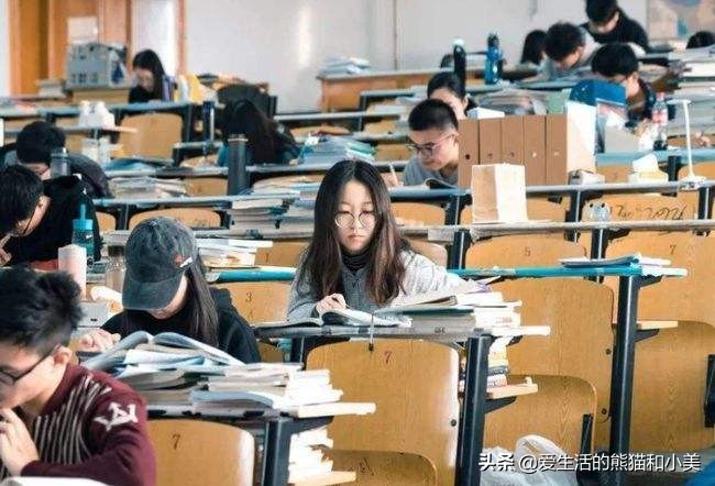 考研有三个专业竞争激烈，考的人数多，分数线还高，学校还有要求