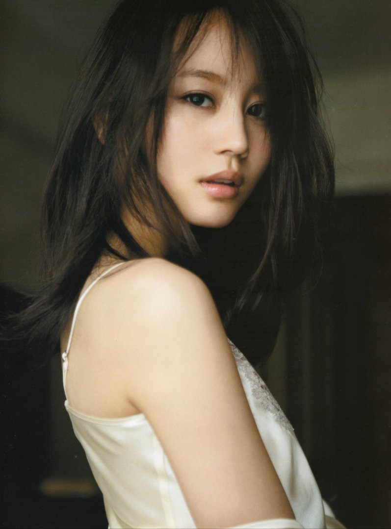 在东野圭吾《白夜行》的故事里,西本雪穗的人生,一开始是令人怜惜的