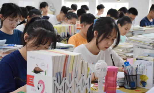 国内排名前十的高中，雅礼中学排名第五，衡水中学未能成为榜首