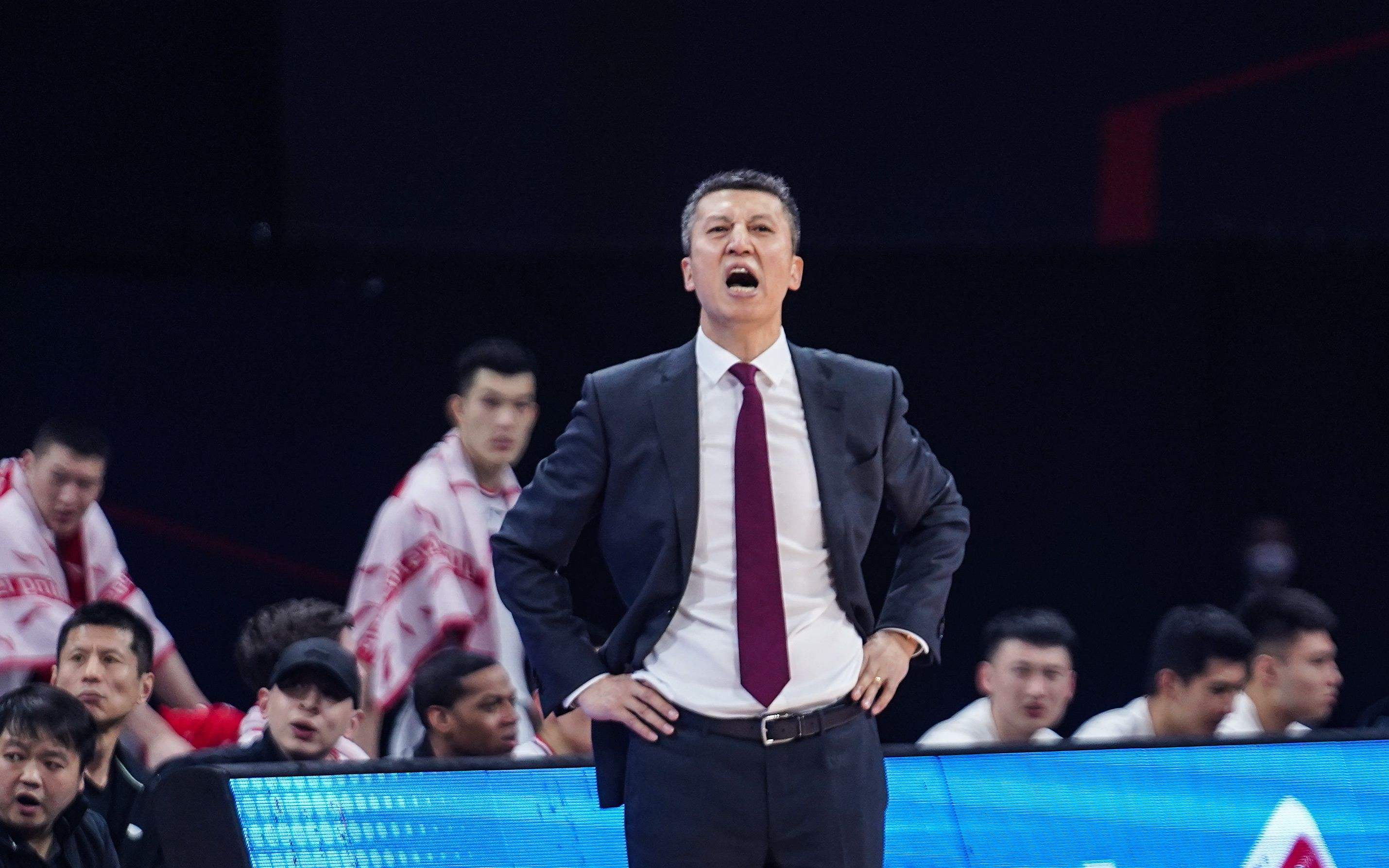 98年辽宁足球队主教练(辽宁男篮功勋主帅郭士强,十六年执教生涯,改变