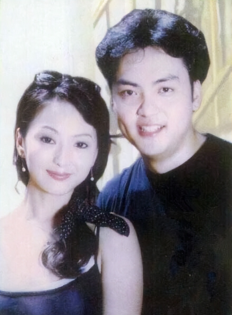 甚至还被曝出什么朱宏嘉为了刘丹终身不娶的消息,这一切不过都是大众