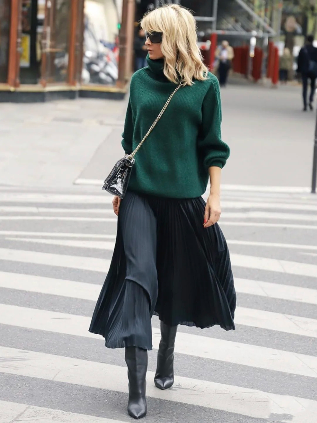 普通毛衣该收了，今年流行穿“奶奶毛衣”，优雅复古，谁穿谁美