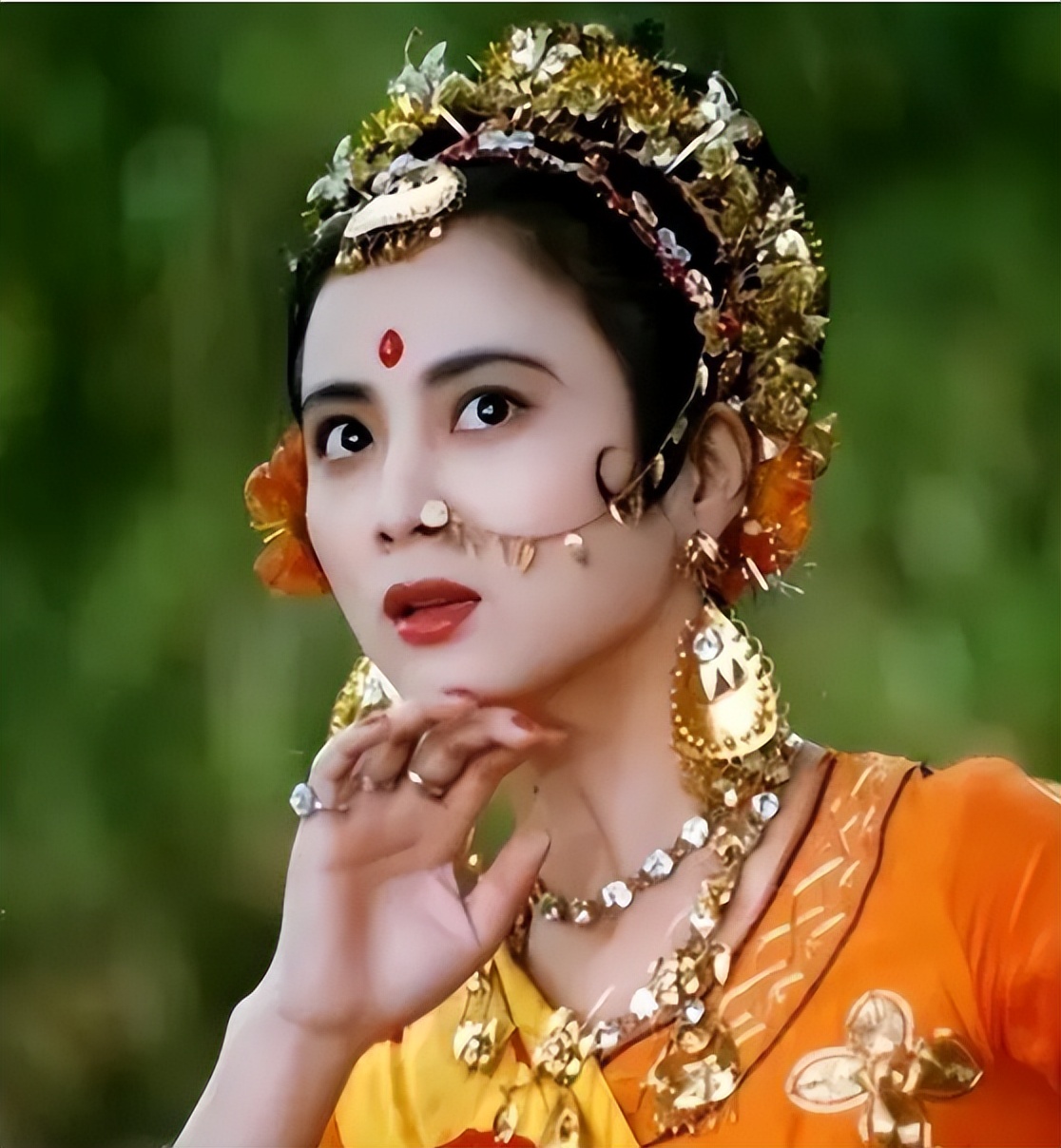 26岁离婚，34岁二婚嫁给犹太富商却两个月见一次面，李玲玉如何了