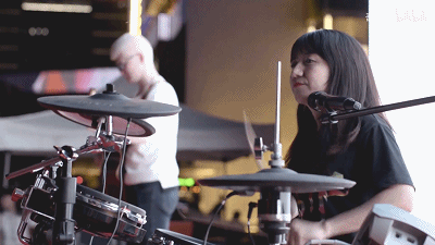 “我爱摇滚，我有病。”