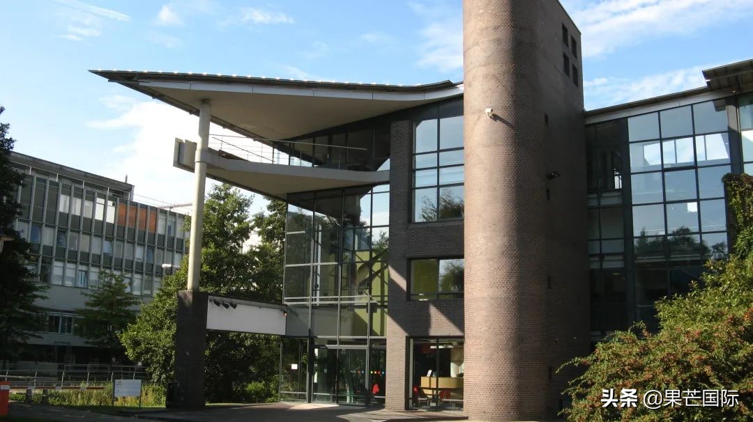 最新！英国院校多个热门专业即将截止申请