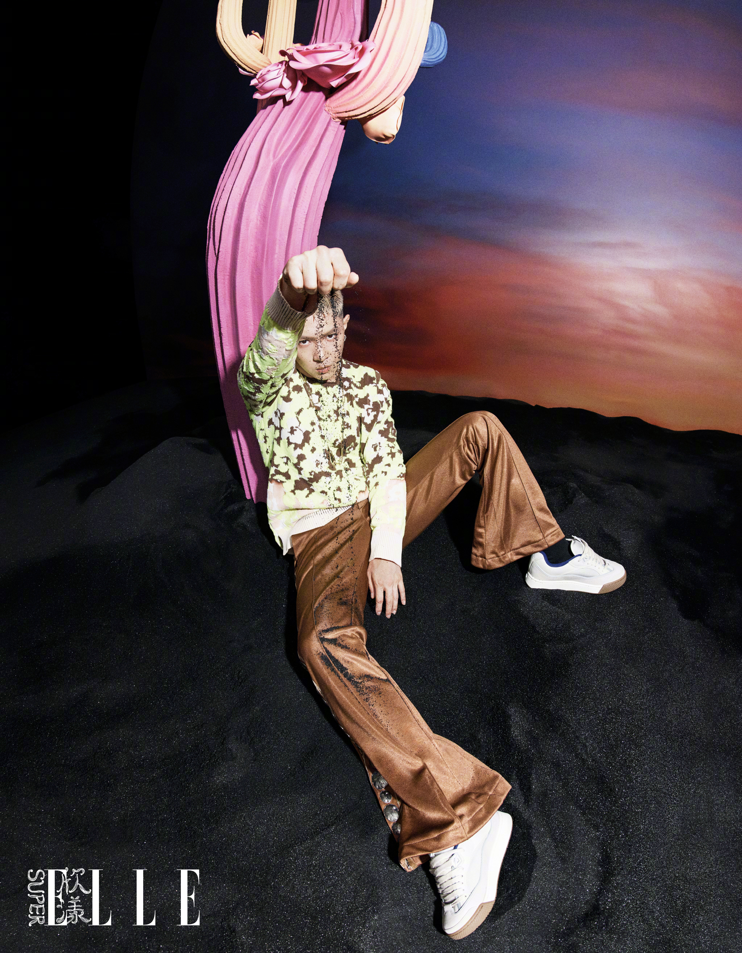 王俊凯四登芭莎封面，时尚大片直接复制广告造型，外景像P图