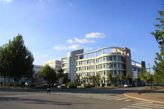 一所不在本省办学的211工程大学，2022年设计类录取需要多少分？