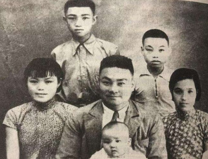 导演谢晋：三个儿子死得死病的病，黄连都没我的生活苦