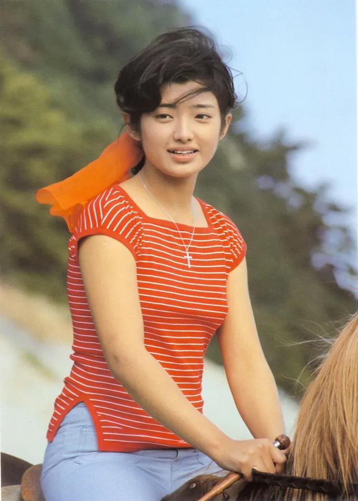 山口百惠，25张精美的照片