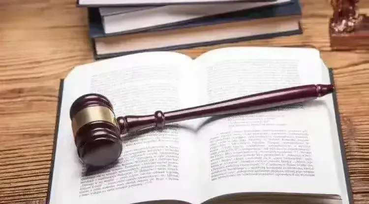 漂亮妻子遭奸杀，官员老公蒙冤入狱17年，真凶身份令人意外