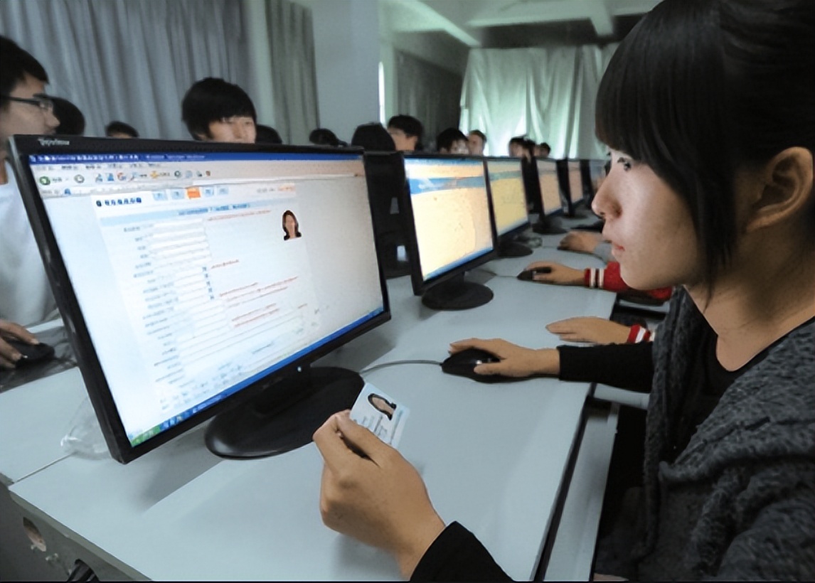 2022高考报名人数创新高，突破1100万，河南坐实“高考大省”之称