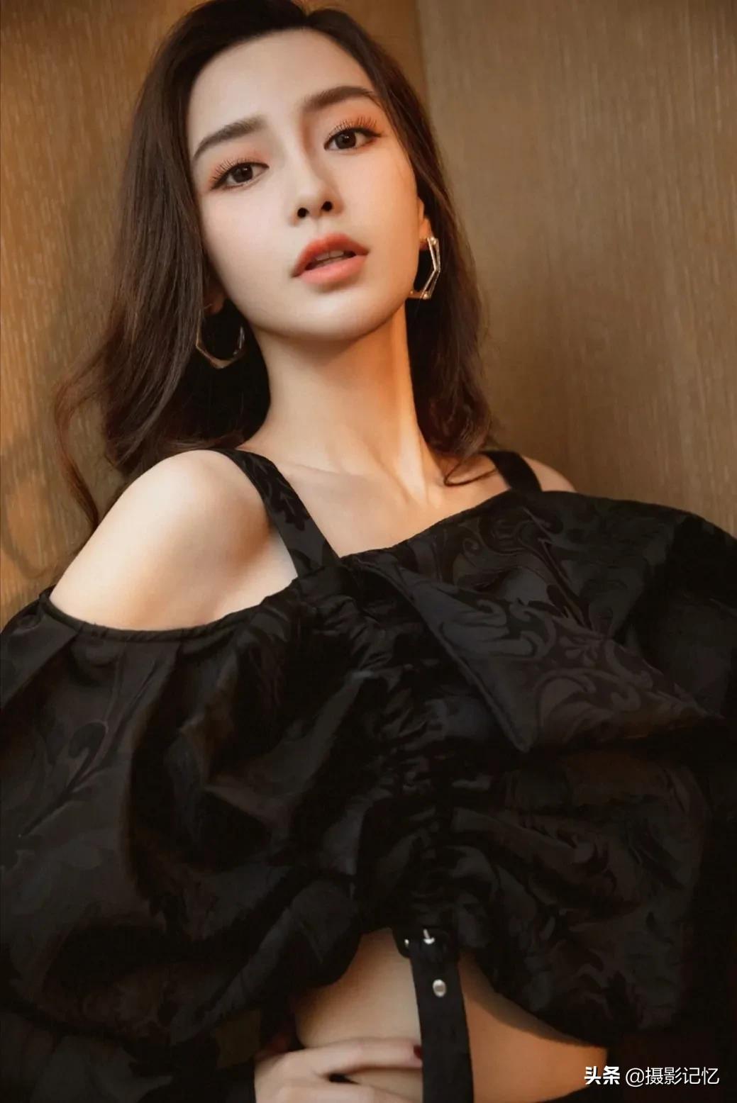 杨颖：容貌极美