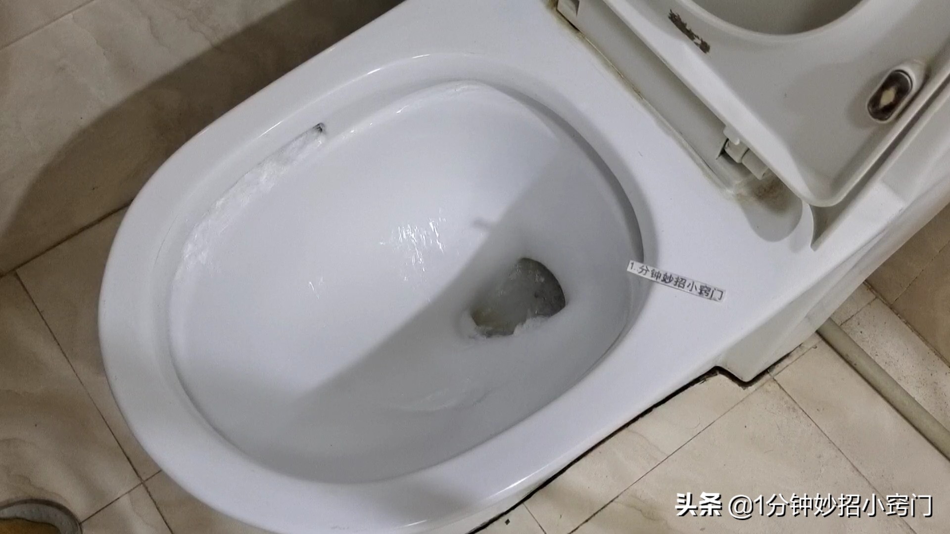 马桶堵了不用愁，两根筷子轻松搞定，快速疏通，不用多花一分钱