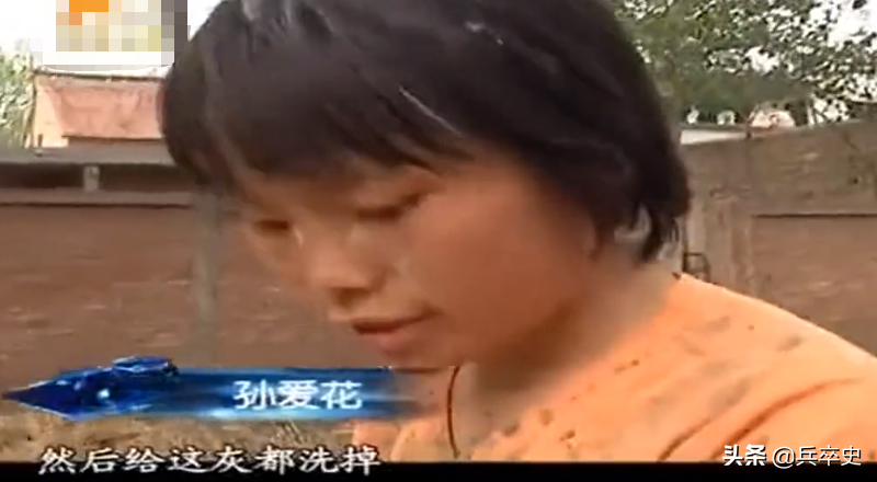 2010年，河南18岁少女“工地”搬水泥赚学费，家里穷的盐都买不起