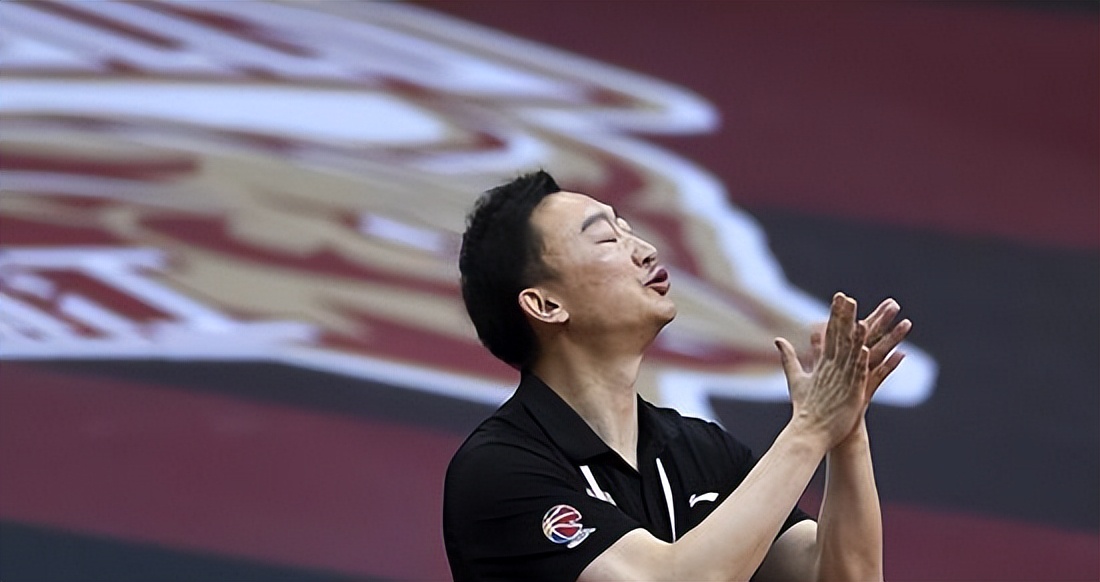 cba哪个教练穿白裤子（成名已久与初出茅庐，CBA联赛中主教练之今昔）-趣拿体育