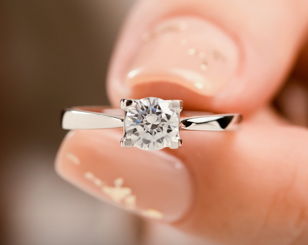 钻戒一克拉多少钱2023,1克拉的钻戒价格查询