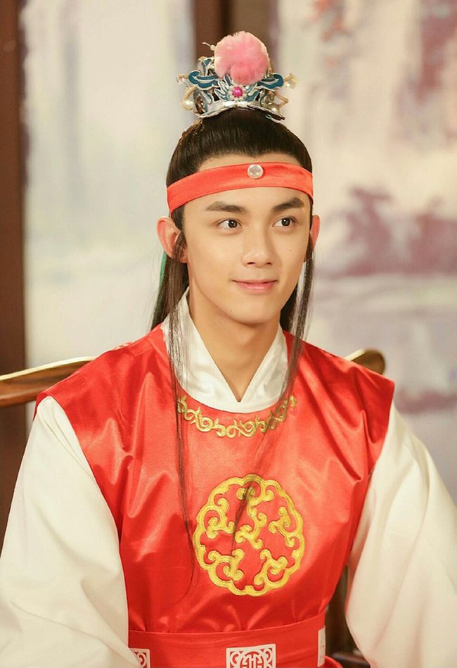 抹额造型别乱用，有人冷峻洒脱，有人呆萌可爱，关键还得脸型扛