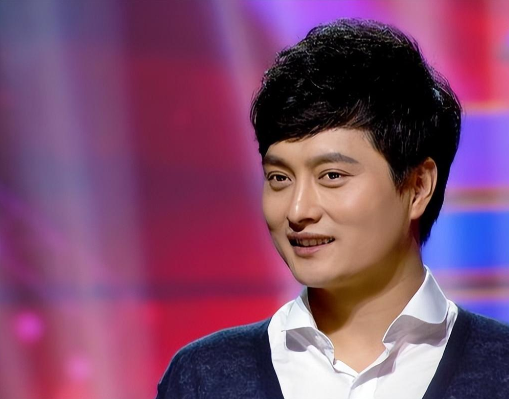 云飞和高月离婚6年,一个再婚娶北大才女,一个带着女儿艰难生活