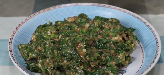 荠菜猪肉饺子馅怎么做好吃（传统芥菜肉馅饺子做法）