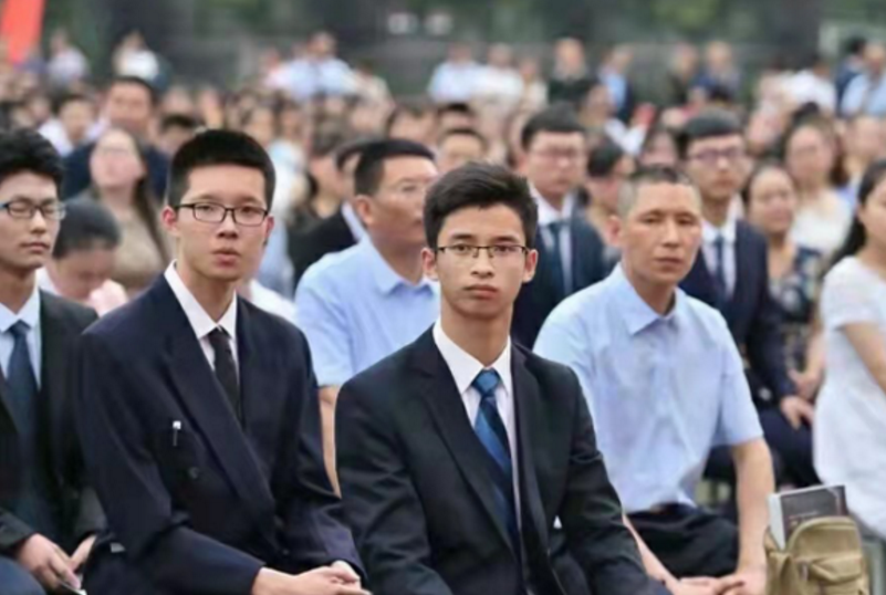 “大凉山娃”直博香港中文大学，毕业论文感谢自己，感动千万网友