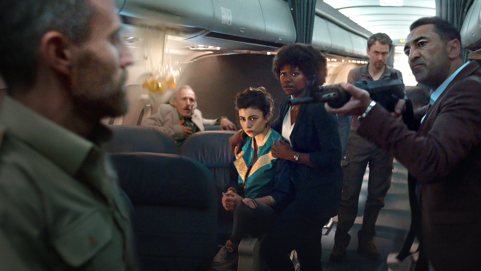 上天入海躲太阳，网飞这两部脑洞神作，值得追一下