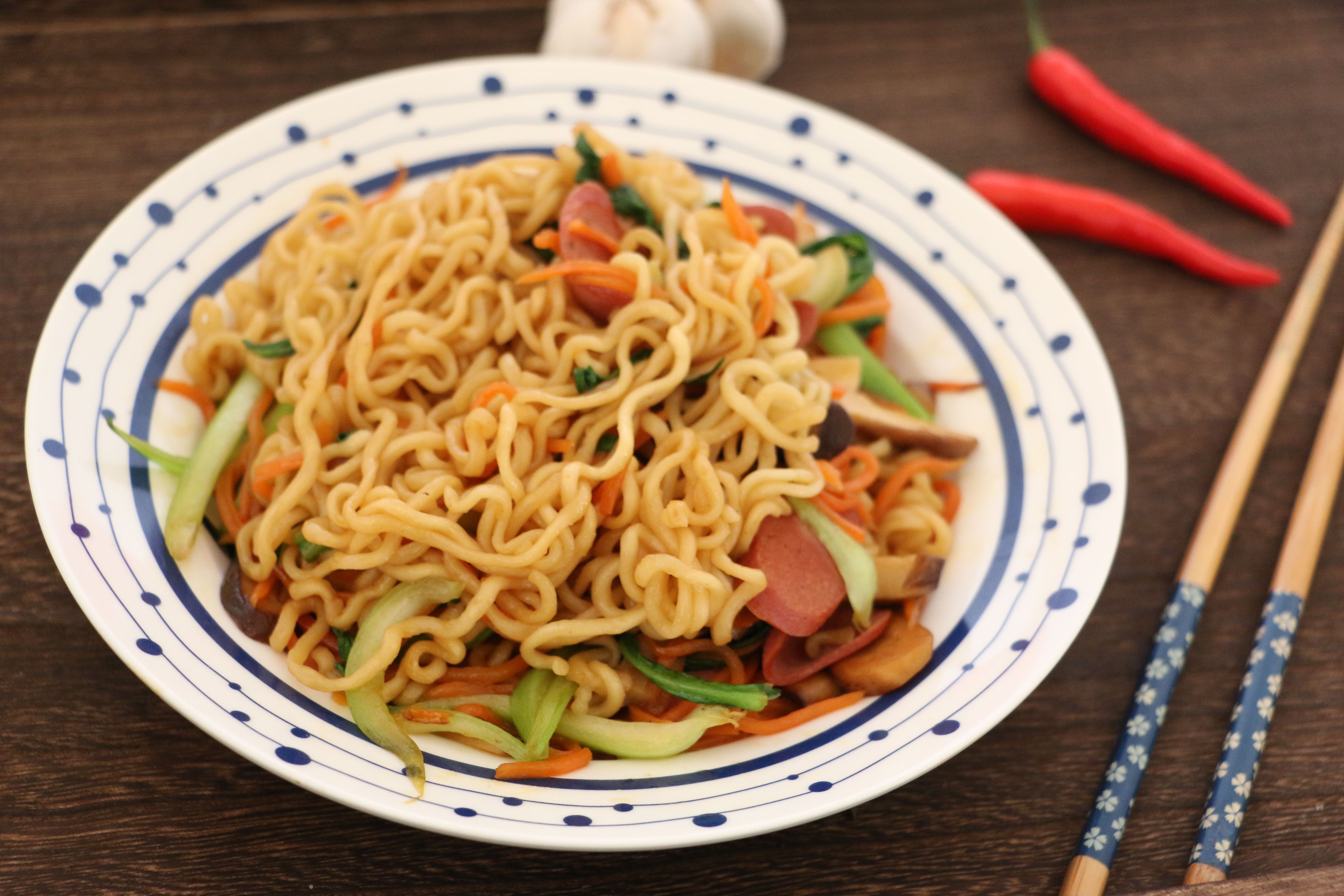 还能够和其他食材搭配着烹饪,其中美味解馋的香菇炒泡面就是非常棒的