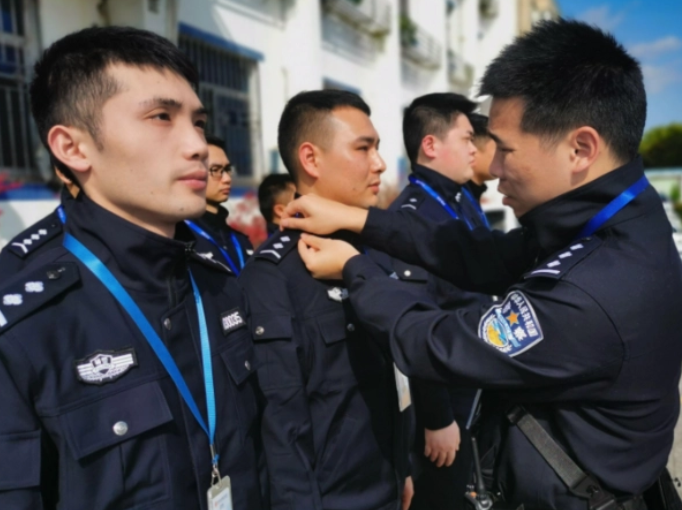 走进职场后才知道，协警和辅警究竟有啥区别，幸好听了父亲的话