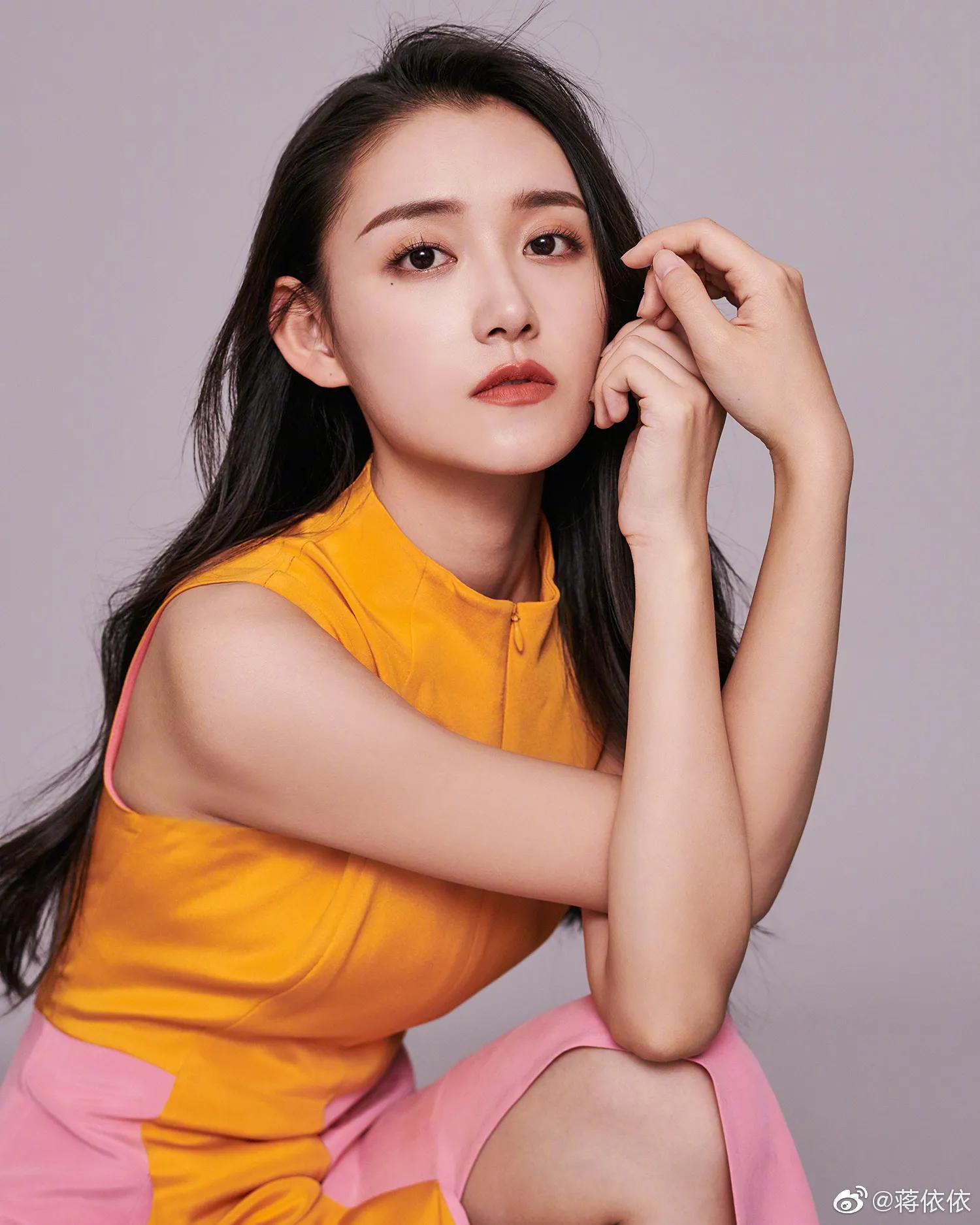 蒋依依美图