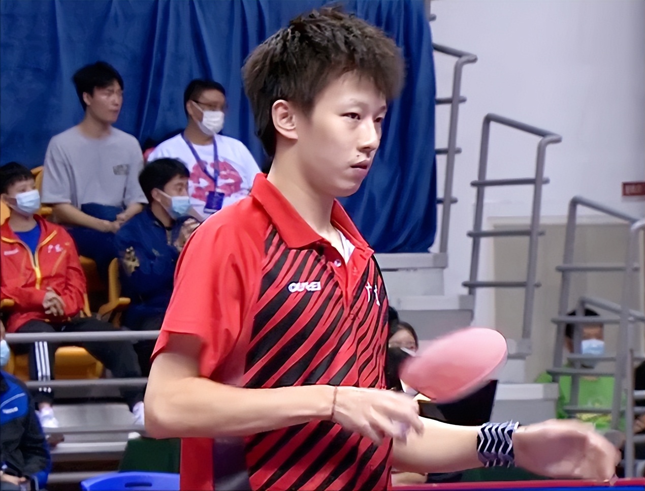 國(guó)乒男單3將晉級(jí)8強(qiáng)（全錦賽：男單8強(qiáng)出爐！樊振東迎戰(zhàn)世界冠軍，林高遠(yuǎn)大獲全勝晉級(jí)）