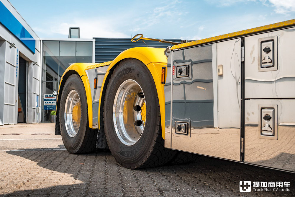 达夫XG 真会整活（这台很黄很暴力的达夫XG+牵引车，运输危化品的，配置也这么好？）