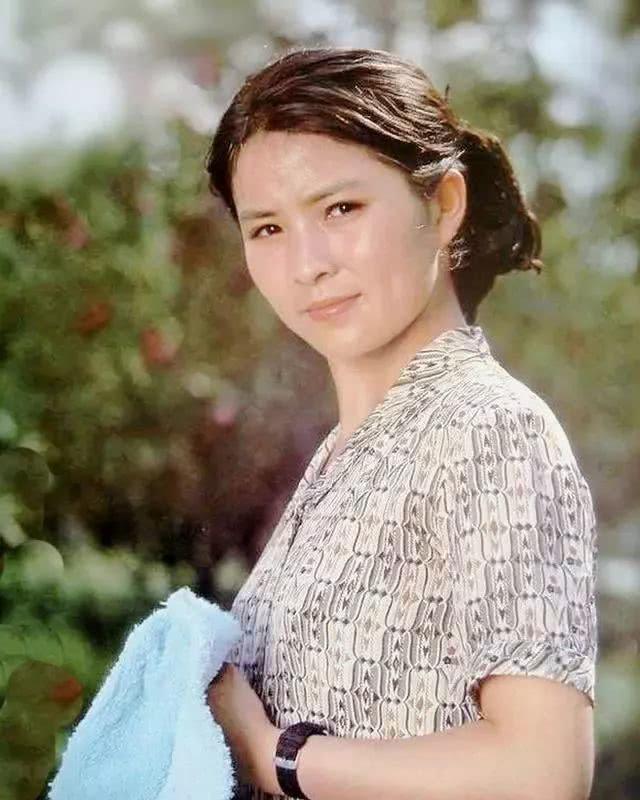 80年代女星李羚：不爱高官爱寒门，大13岁初恋丈夫的爱让人泪目