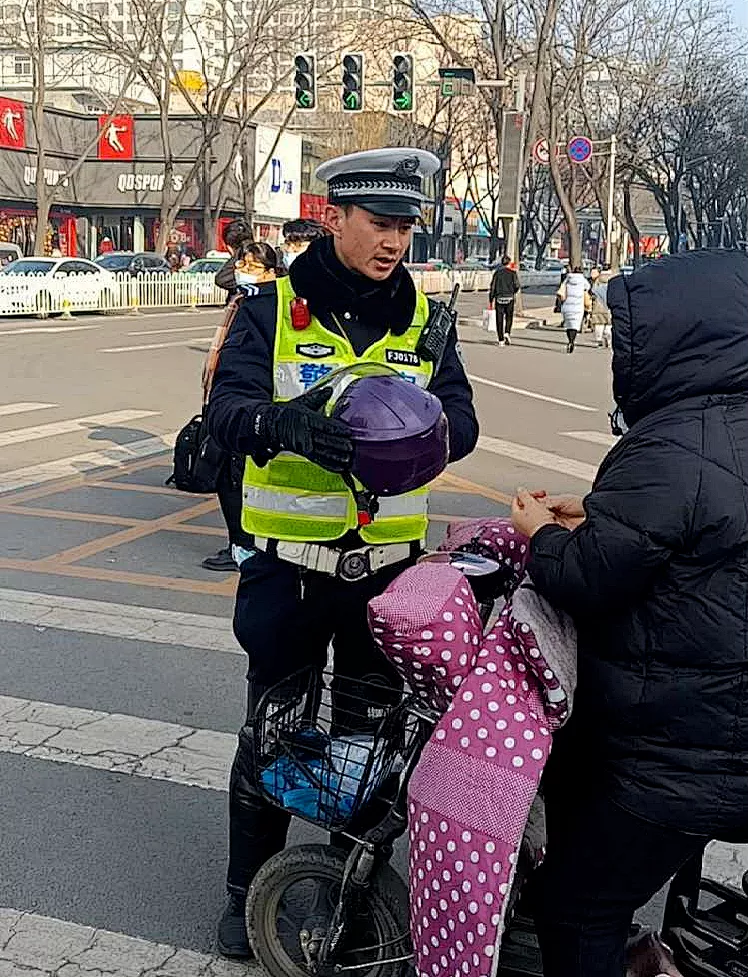 「交警正能量」平凡的坚守