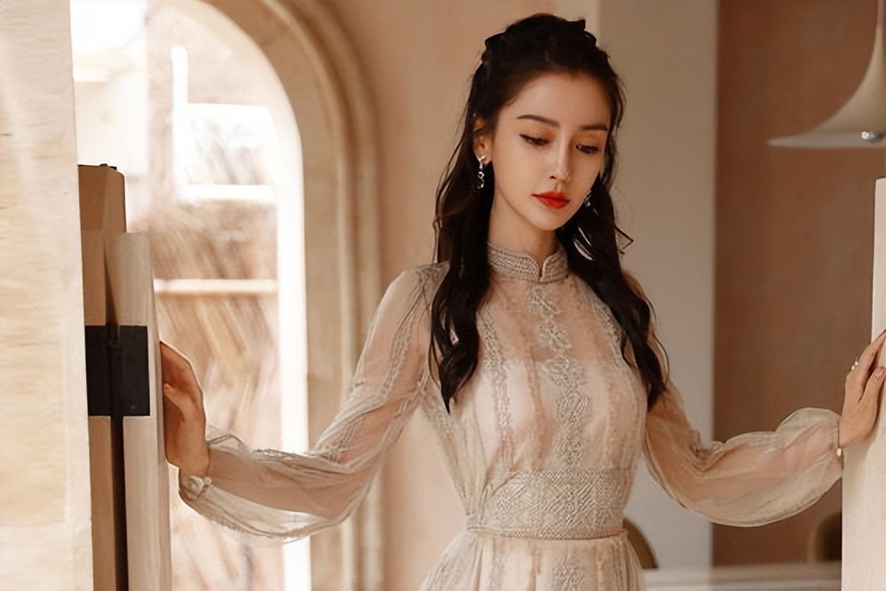 颜值不足脖子凑！这8位女星的天鹅颈太优越，气质一下就出来了