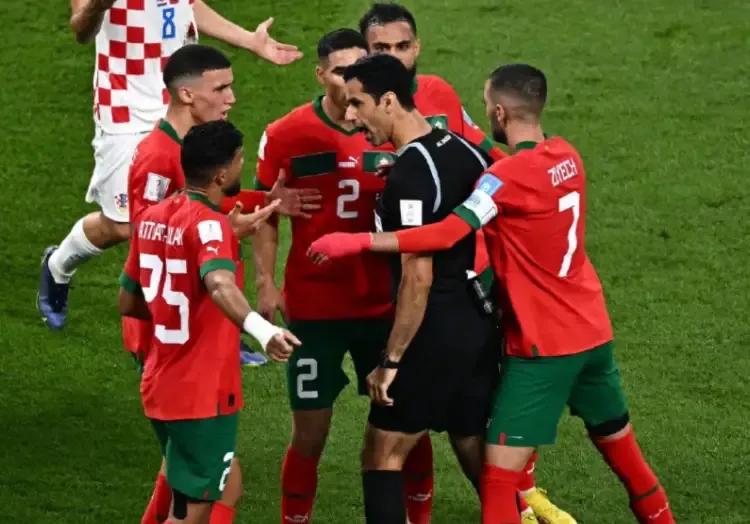 传奇2018世界杯版（世界杯疯狂一夜：2-1！争议判罚+中超弃将破门，魔笛世界杯绝唱！）