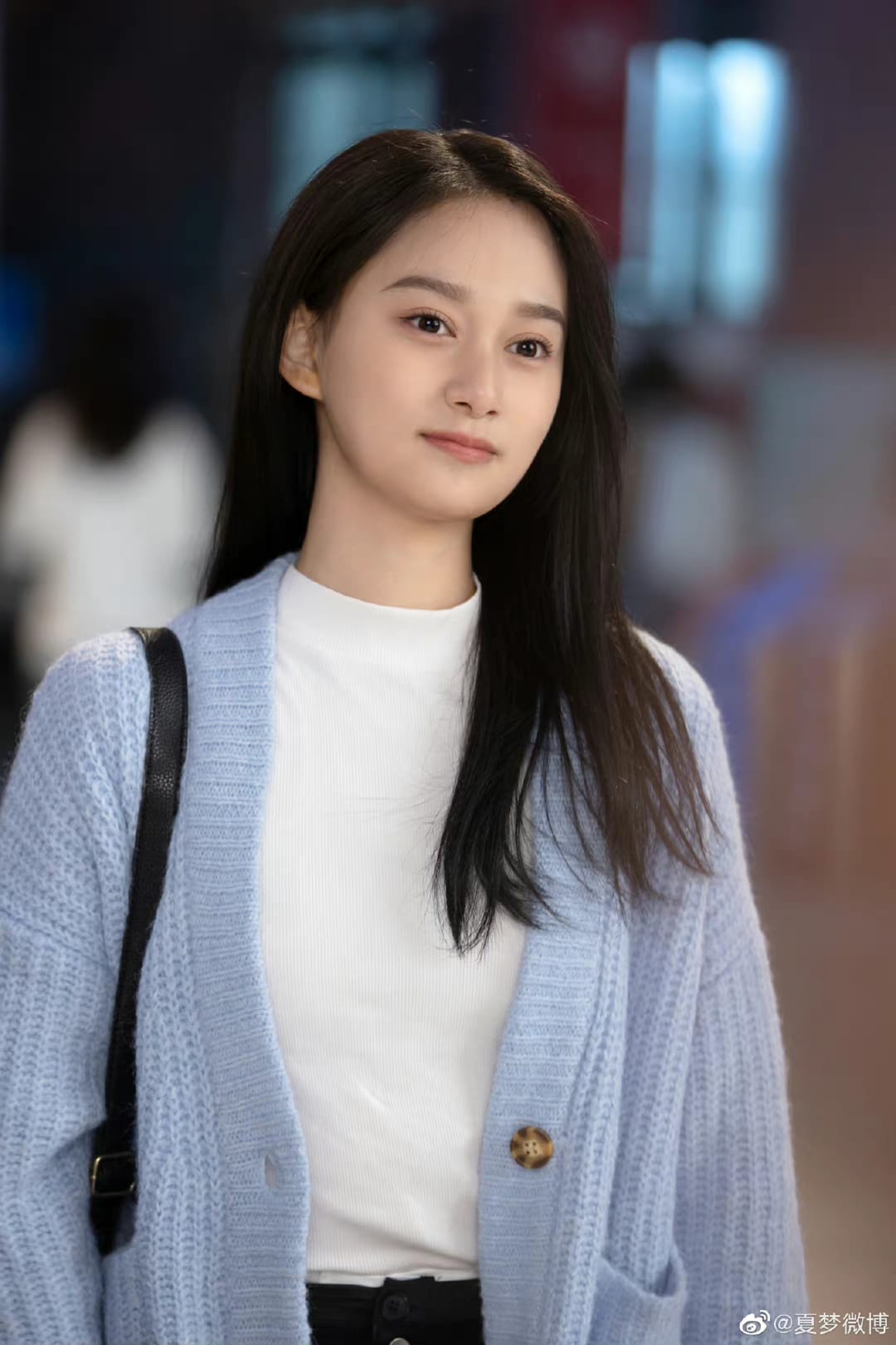 美如梁洛施的夏梦:她是北影校园中的一道亮丽风景线!