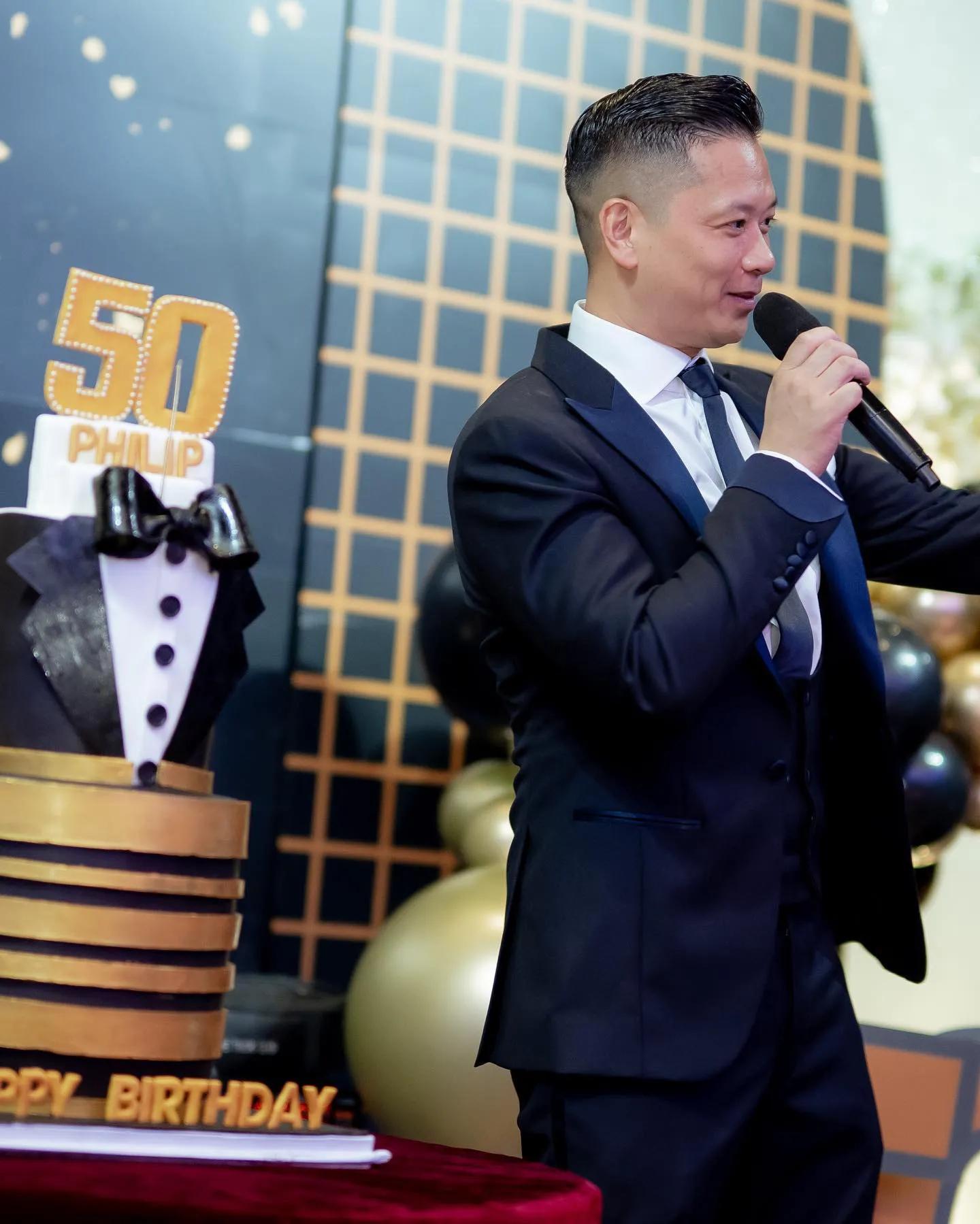 5岁的大儿子李奕霆和3岁的二儿子李奕霖看起来太像了,看起来就像