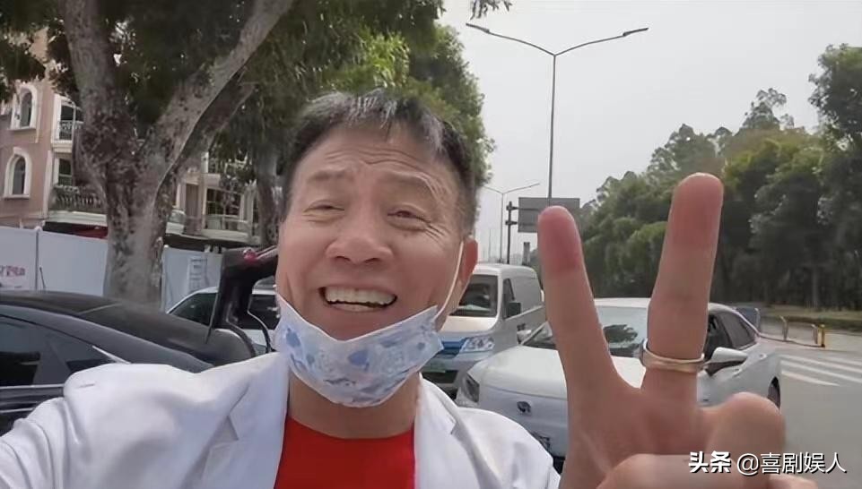 失业演员现状有多惨？摆地摊卖菜，当搬运工，怀着孕还在卖房