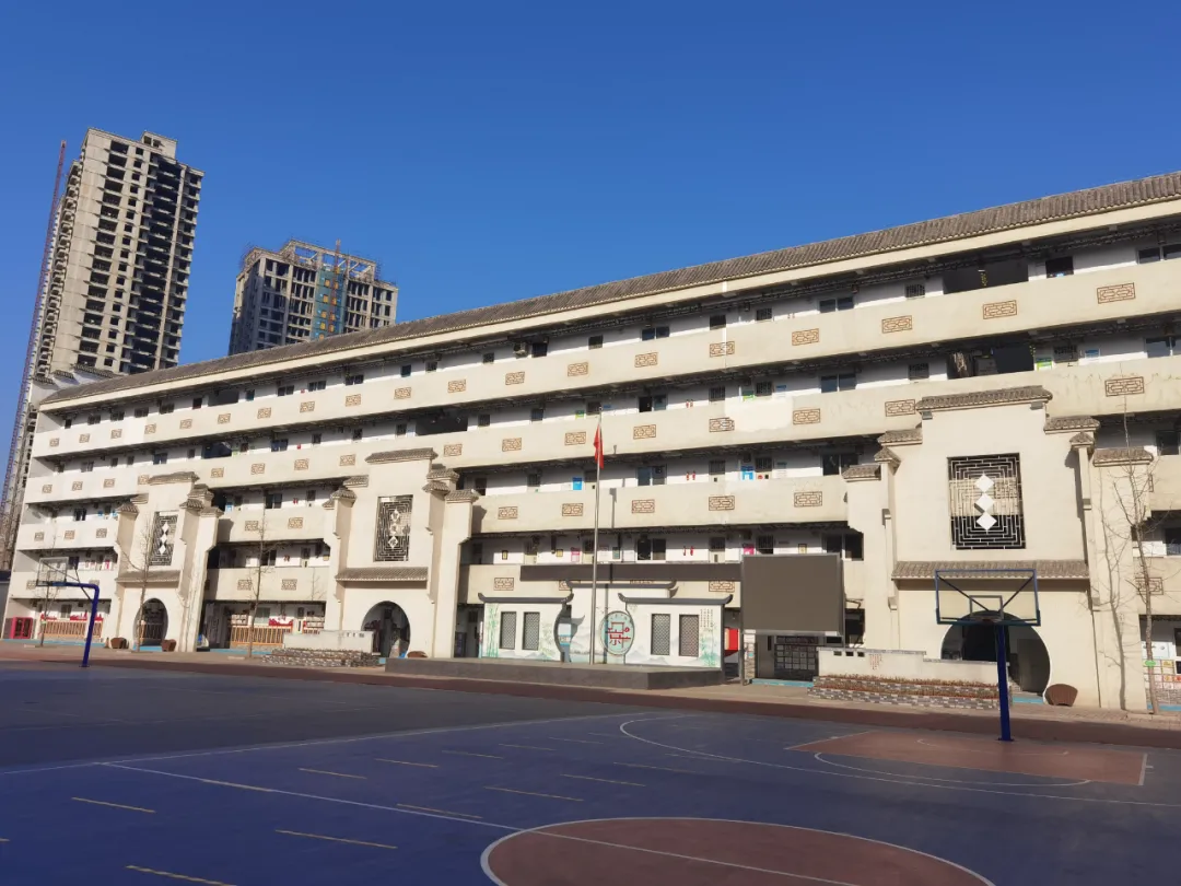 疫情下的众生相丨疫情暴发前夕，一小学校长做出艰难抉择